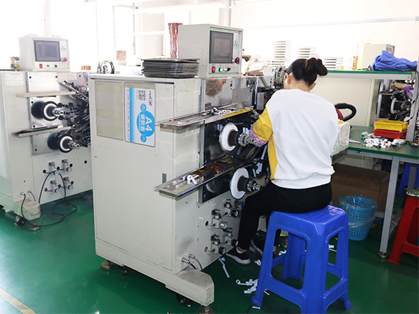 鋰離子扣充電池電芯卷繞機(jī)